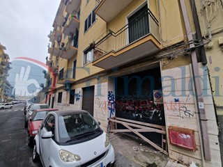 Magazzino in Vendita a Catania, 950'000€, 1200 m²