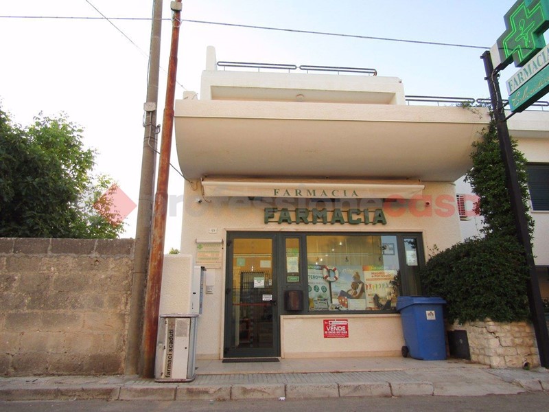 Negozio in Affitto a Nociglia, 550€, 108 m²