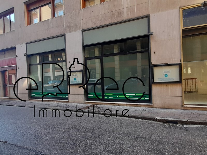 Ufficio in Vendita a Mantova, zona centro, 85'000&euro;, 120 m²