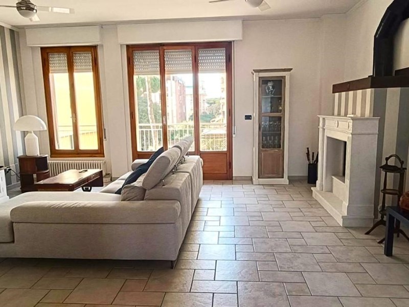 Appartamento in Vendita a Massa, zona Marina di Massa, 350'000€, 115 m²