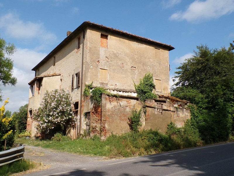 Casale in Vendita a Palaia, 390'000€, 450 m²