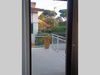 Villa in Vendita a Camaiore, zona Lido di Camaiore, 1'350'000&euro;, 270 m², arredato, con Box