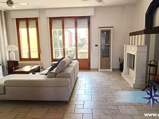 Appartamento in Vendita a Massa, zona Marina di Massa, 350'000&euro;, 115 m²
