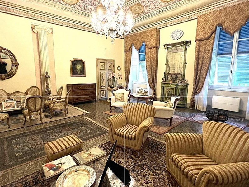 Appartamento in Vendita a Pisa, 845'000€, 250 m², arredato, con Box