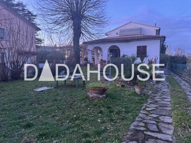 Villa in Vendita a San Giuliano Terme, zona Pontasserchio, 450'000€, 250 m²