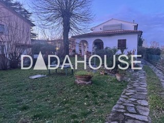 Villa in Vendita a San Giuliano Terme, zona Pontasserchio, 450'000€, 250 m²