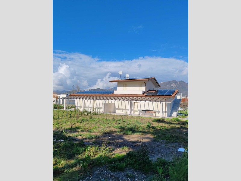 Villa bifamiliare in Vendita a Massa, zona Marina di Massa, 700'000&euro;, 180 m²