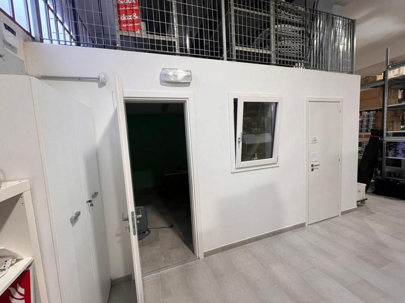 Capannone in Vendita a Vicopisano, zona San Giovanni Alla Vena, 118'000€, 160 m²