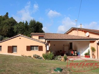 Villa in Vendita a Capannori, zona Castelvecchio, 490'000€, 195 m², con Box