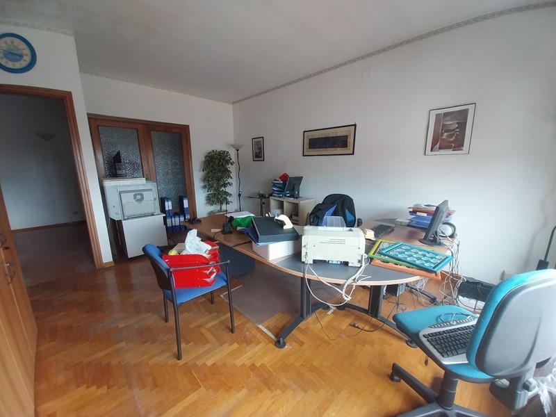 Quadrilocale in Vendita a Calci, 139'000€, 92 m², con Box