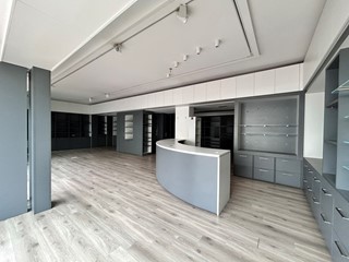 Negozio in Affitto a Venezia, 2'500€, 113 m², arredato