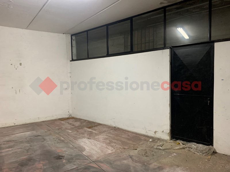 Magazzino in Affitto a Arezzo, 600€, 205 m²