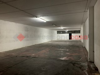 Magazzino in Affitto a Arezzo, 600€, 205 m²