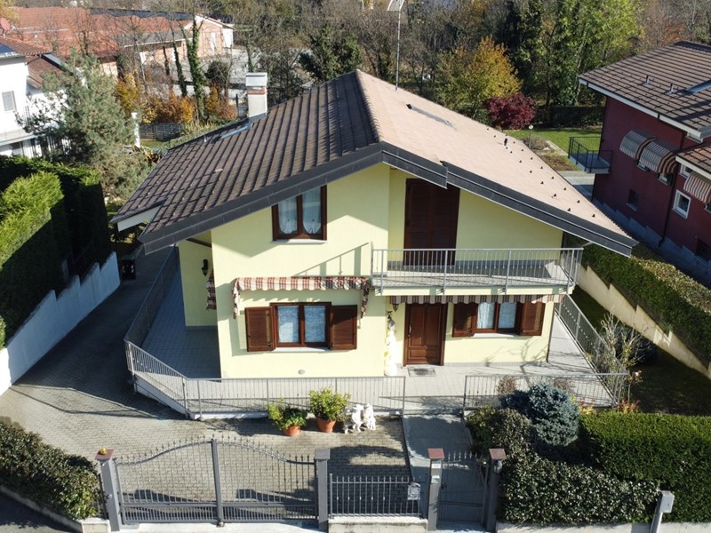 Villa in Vendita a Saluzzo, 595'000€, 250 m²