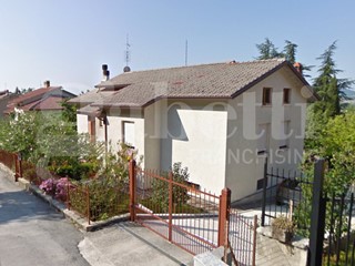 Casa Indipendente in Vendita a Costacciaro, 98'000€, 200 m², arredato