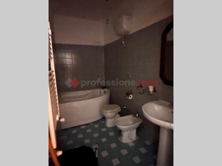 Casa Indipendente in Vendita a Opi, 135'000€, 130 m²