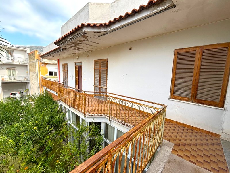 Quadrilocale in Vendita a Mondragone, zona Via Goito, 70'000€, 140 m²