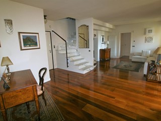 Attico in Vendita a Carrara, zona Marina di Carrara, 640'000€, 180 m², arredato