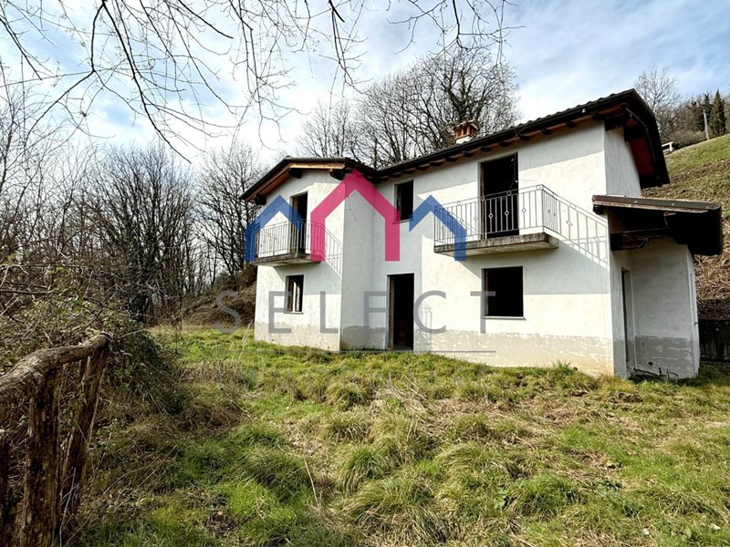 Villa in Vendita a Bagni di Lucca, zona Granaiola, 190'000€, 140 m²