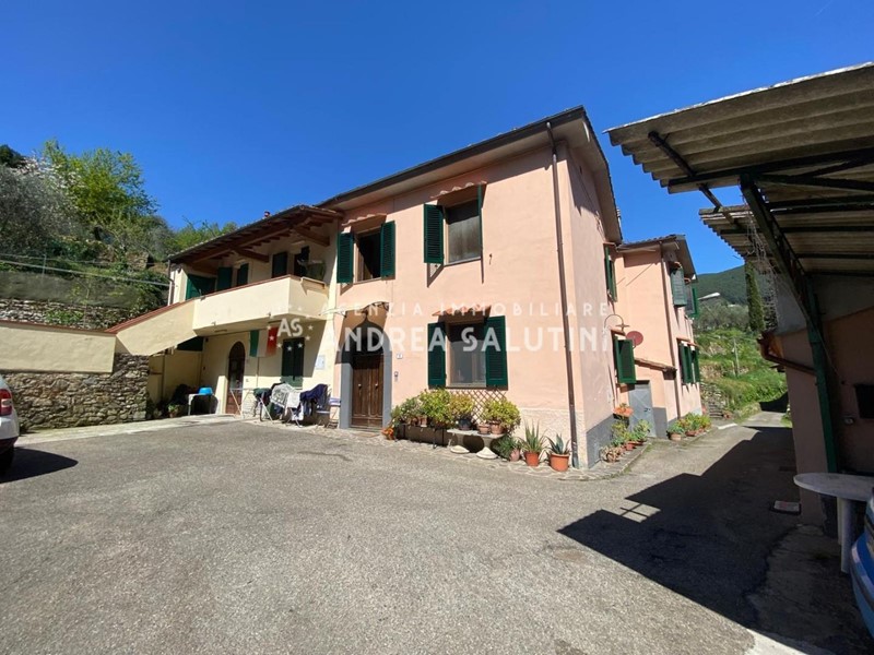 Casa Semi Indipendente in Vendita a Buti, 349'000€, 223 m², con Box