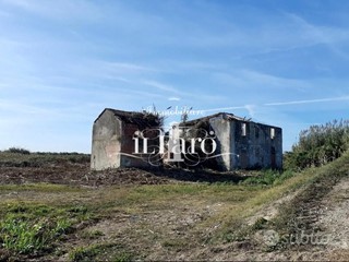 Villa in Vendita a Massarosa, 170'000€, 220 m²