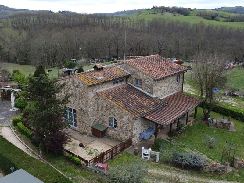 Casa di corte in Vendita a Casole d'Elsa, 625'000€, 200 m², con Box