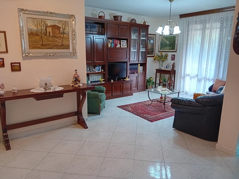 Casa Semi Indipendente in Vendita a Poggio a Caiano, 450'000&euro;, 200 m²