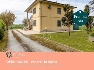 Villa bifamiliare in Vendita a Pisa, zona Coltano, 349'000€, 245 m²