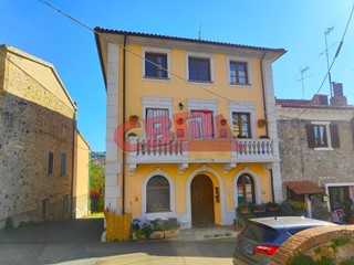 Trilocale in Vendita a Santa Luce, zona Pomaia, 195'000€, 70 m², arredato