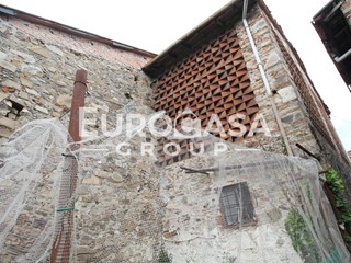 Casale in Vendita a Lucca, zona Arancio, 52'000€, 91 m²