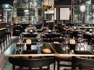 Attività commerciale in Vendita a Lucca, 250'000€, 240 m²