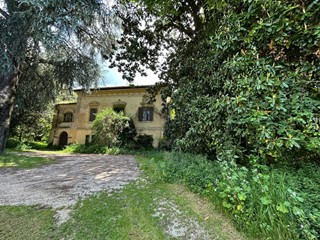 Villa in Vendita a Velletri, 350'000€, 353 m²