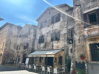 Appartamento in Vendita a Sermoneta, 185'000€, 200 m²