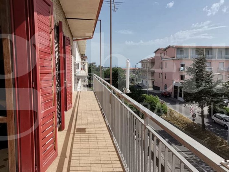 Trilocale in Vendita a Amantea, 70'000€, 143 m²