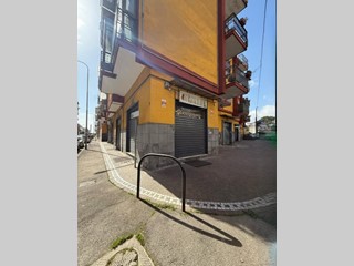 Negozio in Affitto a Casoria, 600€, 70 m²