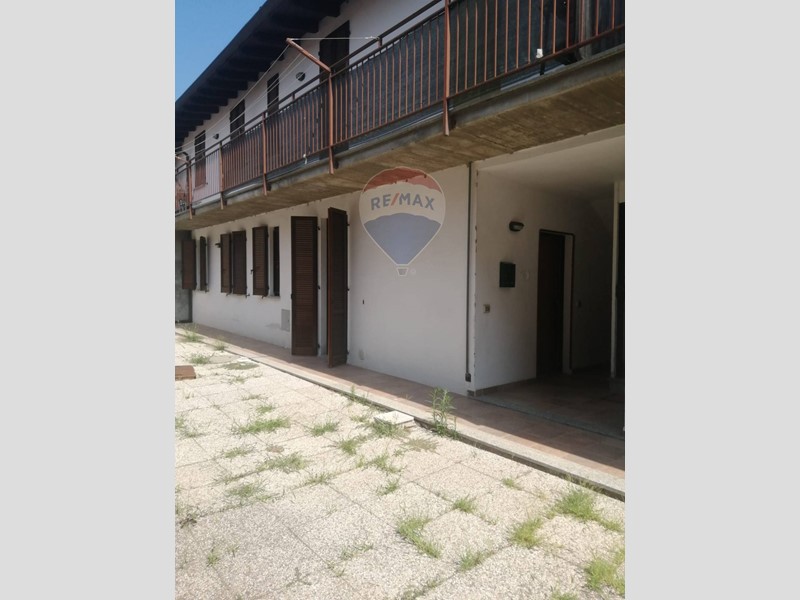 Trilocale in Vendita a Sannazzaro de' Burgondi, 39'000€, 60 m²