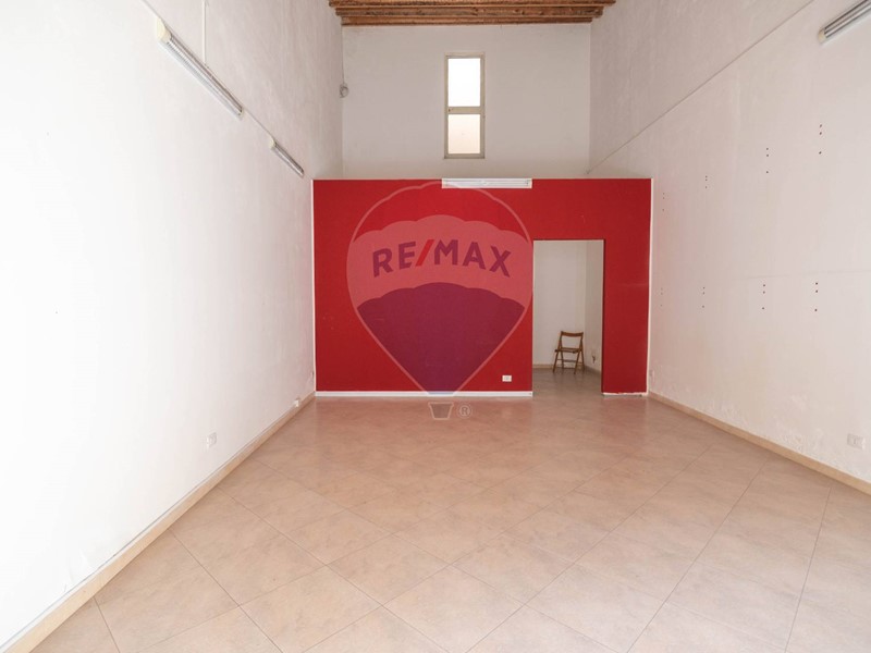 Immobile commerciale in Affitto a Caltagirone, 400€, 62 m²