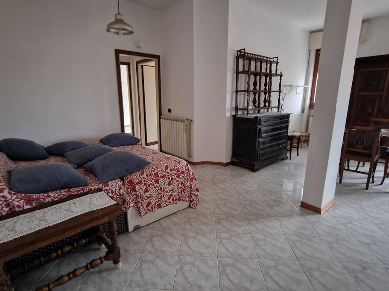 Quadrilocale in Vendita a Massa, zona Ronchi, 258'000€, 90 m²