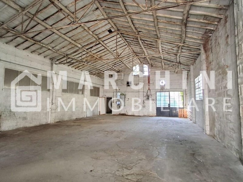 Capannone in Vendita a Capannori, 190'000€, 250 m²