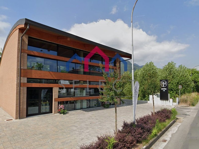 Ufficio in Affitto a Coreglia Antelminelli, 1'100€, 97 m²