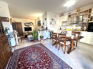 Trilocale in Vendita a Empoli, 250'000€, 70 m², con Box