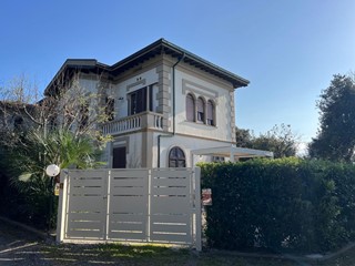 Quadrilocale in Vendita a Livorno, zona Quercianella, 450'000€, 80 m², arredato