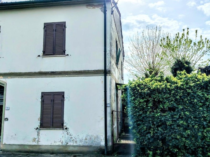 Villa bifamiliare in Vendita a Casciana Terme Lari, zona Perignano, 113'000€, 130 m², con Box