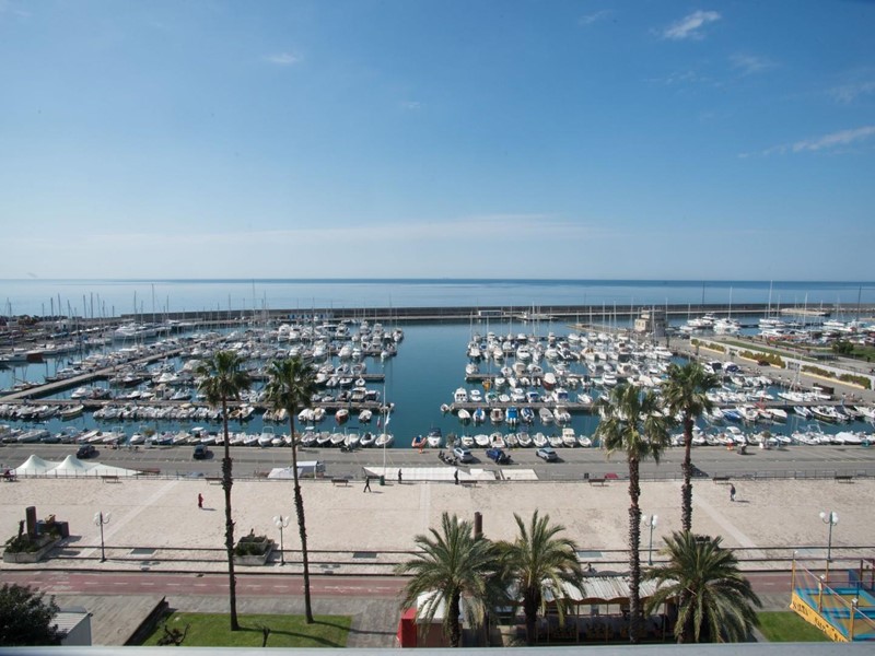 Appartamento in Affitto a Chiavari, 4'500€, 118 m², arredato, con Box