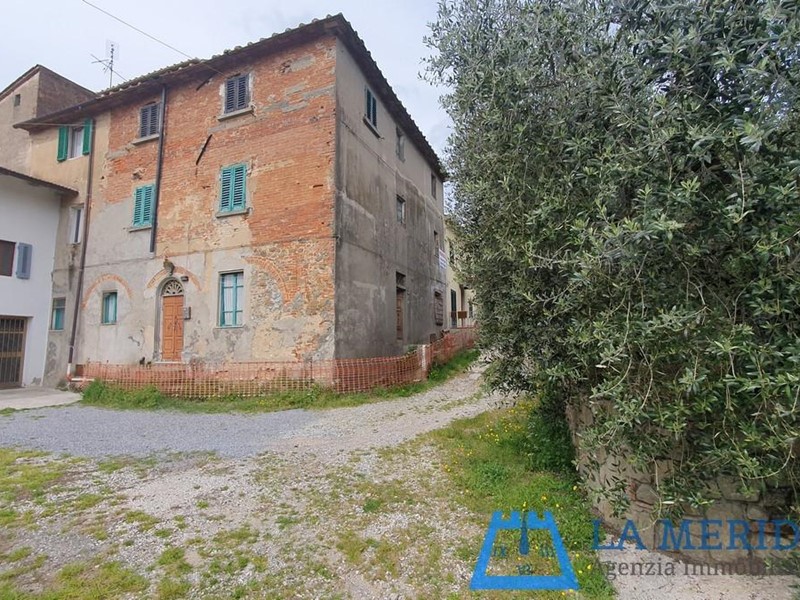 Casa Indipendente in Vendita a Lamporecchio, 85'000€, 260 m²
