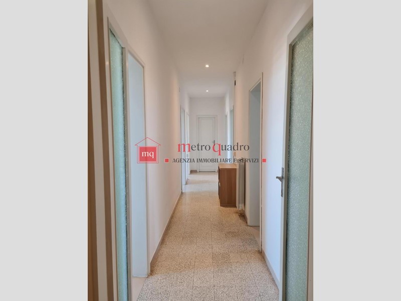 Appartamento in Affitto a Pisa, 340€, 100 m², arredato, con Box
