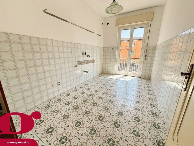 Trilocale in Vendita a Imperia, 120'000€, 67 m²