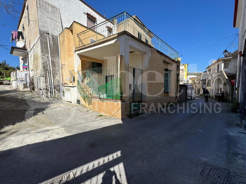 Casa Indipendente in Vendita a Bacoli, 95'000€, 45 m²
