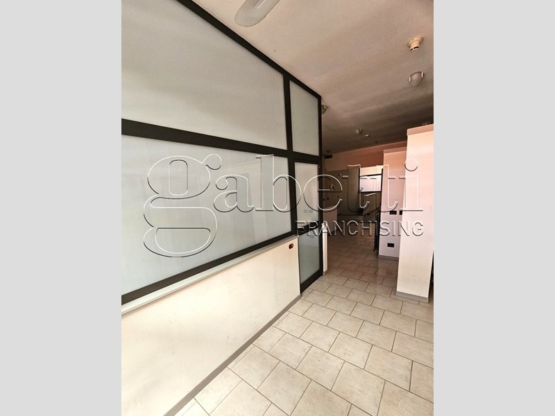 Ufficio in Vendita a Occhiobello, 38'000€, 75 m²
