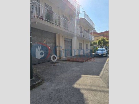 Ufficio in Affitto a Casoria, 800€, 120 m²